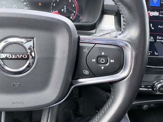 2019 Volvo XC40 MOMENTUM in Saint-Georges, Quebec - 6 - w320h240px