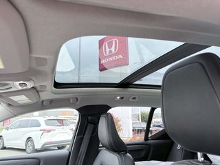 2019 Volvo XC40 MOMENTUM in Saint-Georges, Quebec - 5 - w320h240px