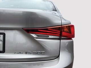 2017 Lexus IS 300 AWD + PREMIUM PKG + CUIR + TOIT + CAMERA + BT