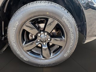 2023 Ram 1500 Classic Express + NIGHT + CREW + CARPLAY + CAMERA