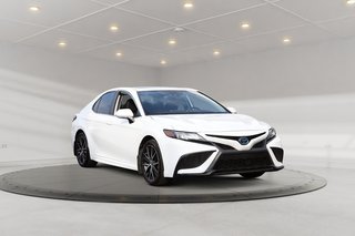 Toyota Camry Hybrid SE 2022