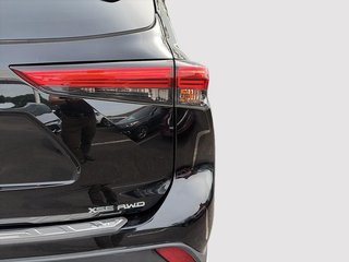 2022 Toyota Highlander XSE AWD + CUIR ROUGE + CARPLAY + TOIT OUVRANT +++