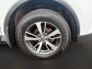 2018 Toyota RAV4 LE FWD + BLUETOOTH + CAMERA + SIÈGES CHAUFFANTS