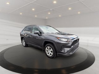 2019 Toyota RAV4 LE + CARPLAY + CAMÉRA RECUL + SIÈGES CHAUFFANTS
