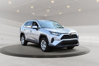 2020 Toyota RAV4 LE + CAMERA + BLUETOOTH + APPLE CARPLAY