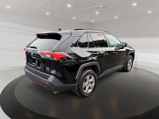 2022 Toyota RAV4 XLE AWD + TOIT OUVRANT + CARPLAY +CAMERA + MAGS