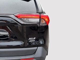 2022 Toyota RAV4 XLE AWD + TOIT OUVRANT + CARPLAY +CAMERA + MAGS