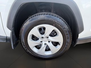2025 Toyota RAV4 LE AWD + CARPLAY + CAMERA + SIÈGES CHAUFFANTS