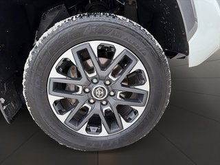 Toyota Tundra Limited + CREW + CUIR + TOIT PANO + CARPLAY + WOW 2022