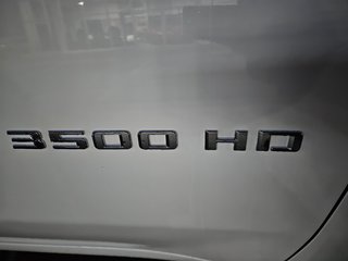 2024 Chevrolet Silverado 3500 HD in Pickering, Ontario - 11 - w320h240px