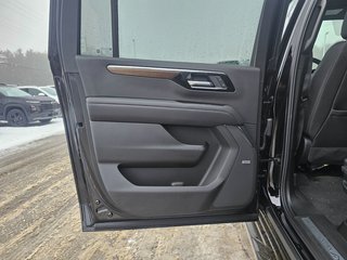 2025 Chevrolet Suburban in Pickering, Ontario - 38 - w320h240px