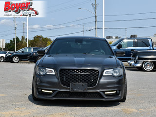 2018 Chrysler 300 in Pickering, Ontario - 3 - w320h240px