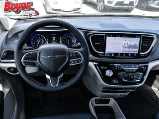 2024 Chrysler Pacifica in Pickering, Ontario - 18 - w320h240px