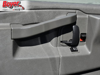 2019 GMC Savana Passenger in Pickering, Ontario - 11 - w320h240px