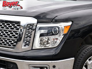2017 Nissan Titan XD in Pickering, Ontario - 3 - w320h240px
