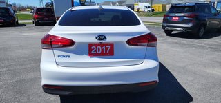 2017 Kia Forte in Pickering, Ontario - 6 - w320h240px
