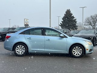 2011 Chevrolet Cruze LT TURBO W/1SA in Pickering, Ontario - 6 - w320h240px