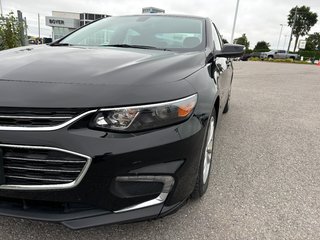 2016 Chevrolet Malibu in Pickering, Ontario - 3 - w320h240px