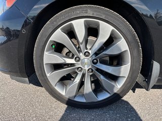 2018 Chevrolet Malibu in Lindsay, Ontario - 4 - w320h240px