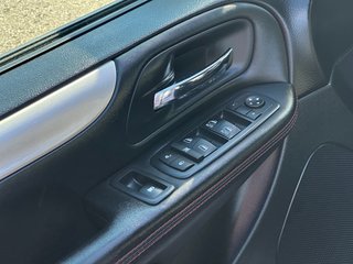 2017 Dodge Grand Caravan in Pickering, Ontario - 9 - w320h240px