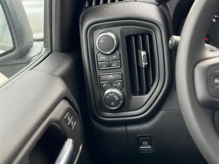 2023 GMC Sierra 1500 in Pickering, Ontario - 10 - w320h240px