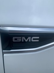 2024 GMC Yukon XL in Pickering, Ontario - 4 - w320h240px