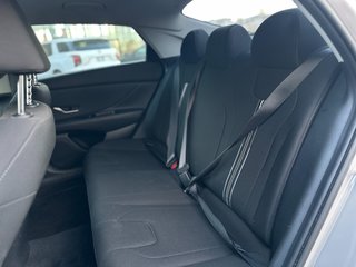 2023 Hyundai Elantra in Pickering, Ontario - 16 - w320h240px