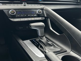 2023 Hyundai Elantra in Pickering, Ontario - 12 - w320h240px