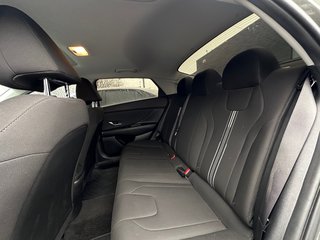 2023 Hyundai Elantra in Pickering, Ontario - 17 - w320h240px