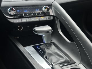 2023 Hyundai Elantra in Pickering, Ontario - 14 - w320h240px