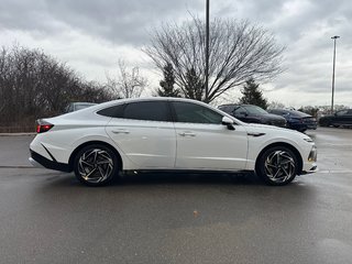 2024 Hyundai Sonata in Pickering, Ontario - 6 - w320h240px