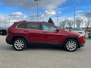 2016 Jeep Cherokee in Pickering, Ontario - 6 - w320h240px