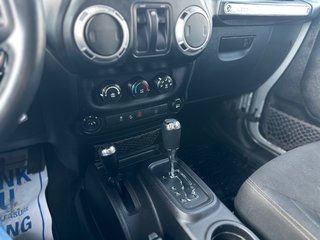 2015 Jeep Wrangler in Pickering, Ontario - 14 - w320h240px