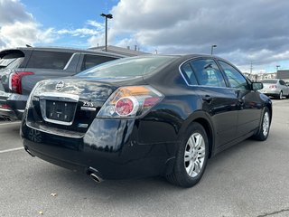 2011 Nissan Altima in Pickering, Ontario - 2 - w320h240px