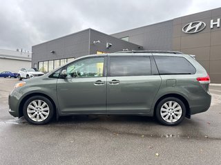 2014 Toyota Sienna in Pickering, Ontario - 2 - w320h240px