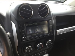 2016 Jeep Compass in Pickering, Ontario - 14 - w320h240px