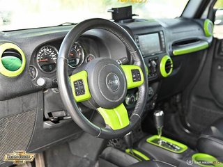2016 Jeep Wrangler Unlimited in St. Catharines, Ontario - 13 - w320h240px