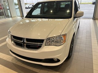 Dodge Grand Caravan SXT Premium Plus 2017 à Amos, Québec - 3 - w320h240px
