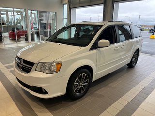 Dodge Grand Caravan SXT Premium Plus 2017 à Amos, Québec - 4 - w320h240px