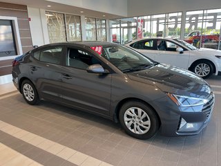Hyundai Elantra Essential 2019 à Amos, Québec - 2 - w320h240px