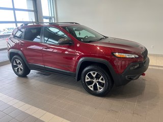 Jeep Cherokee Trailhawk 2016 à Amos, Québec - 2 - w320h240px
