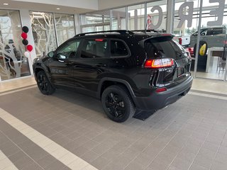 Jeep Cherokee Altitude 2022 à Amos, Québec - 6 - w320h240px