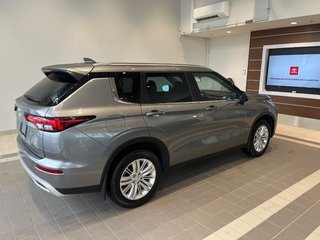 Mitsubishi Outlander SE 2023 à Amos, Québec - 3 - w320h240px