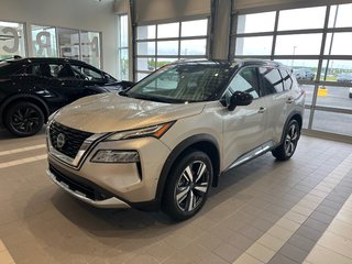 2022 Nissan Rogue Platinum in Amos, Quebec - 2 - w320h240px