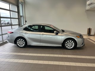 Toyota Camry SE 2018 à Amos, Québec - 3 - w320h240px