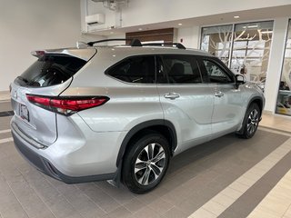 2020 Toyota Highlander XLE in Amos, Quebec - 2 - w320h240px