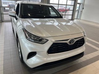 Toyota Highlander LE 2023 à Amos, Québec - 4 - w320h240px