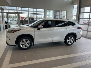 Toyota Highlander LE 2023 à Amos, Québec - 6 - w320h240px