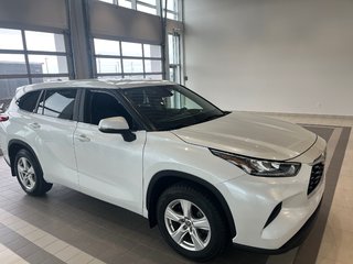 Toyota Highlander LE 2023 à Amos, Québec - 2 - w320h240px