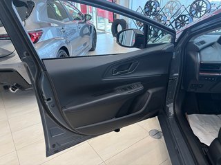 Toyota Prius Plug-in Hybrid SE 2027 à Amos, Québec - 6 - w320h240px